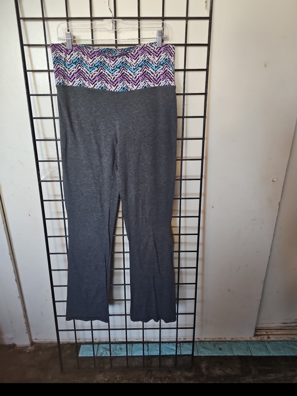 Sherri Hill Gray Straight Leg Pants with Purple Teal Patterned Waistband
